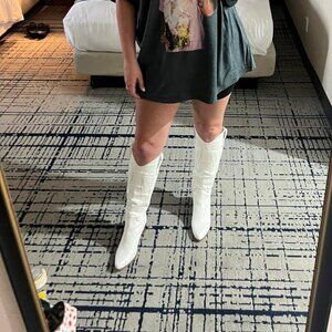 Women White Polyurethane Embroidered Pull-On Chunky Heel Knee High Western Boots